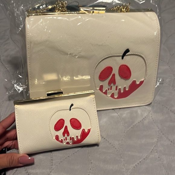 Poisoned Apple Crossbody – Snow White Purse & Coin Wallet - Picture 13 of 16